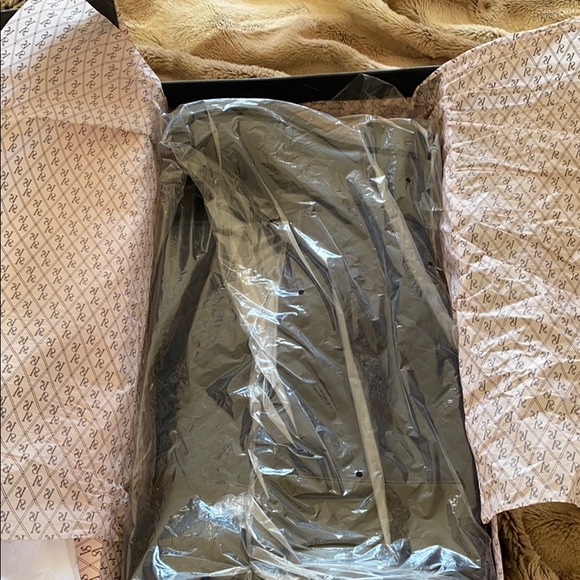 🎁 “VS QUILTED BLUE SUEDE BOOTS” 🎁 - Picture 10 of 11